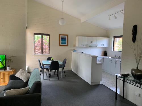 Exterior view of Beachside Haven Free Linen Wi-Fi Netflix air con