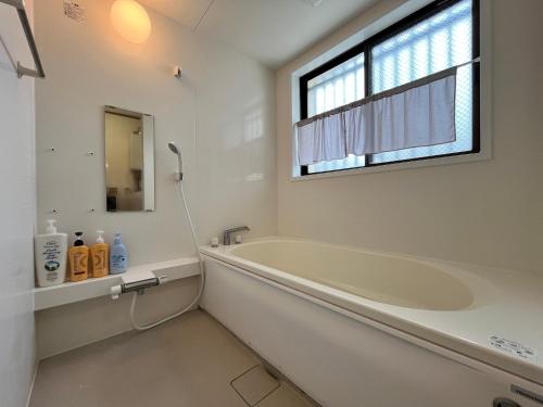 room detail thumbnail 2