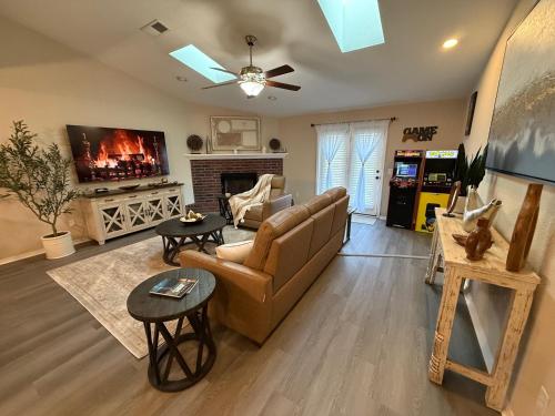 Fun & Comfort for 8 in Roger! King & Arcade Games