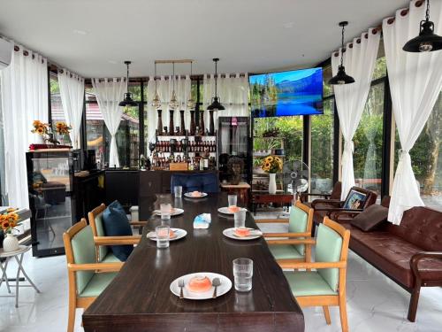Restaurant, Kalamung Resort and Pool villas near Dragon Crest