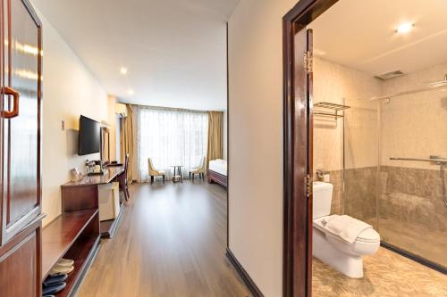 room detail thumbnail 2