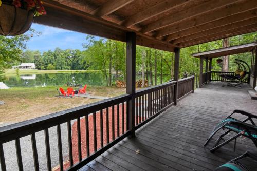 Cozy Cove Escape - Lakeside Retreat cabin in Lake Tansi (TN)