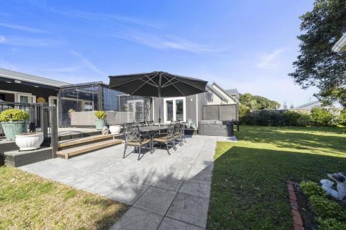 Exterior view, Fishermans Cottage - Waikanae Beach in Waikanae