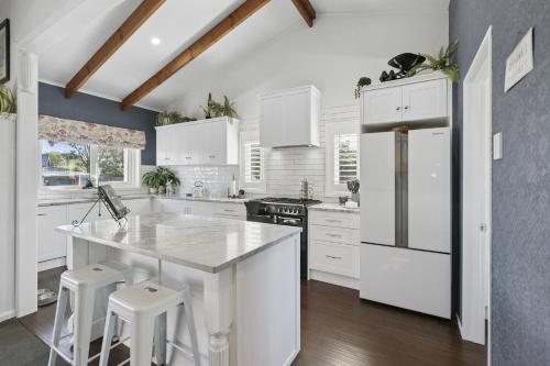 Exterior view, Fishermans Cottage - Waikanae Beach in Waikanae