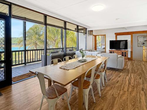 Lakefront Palms in Bonnie Doon