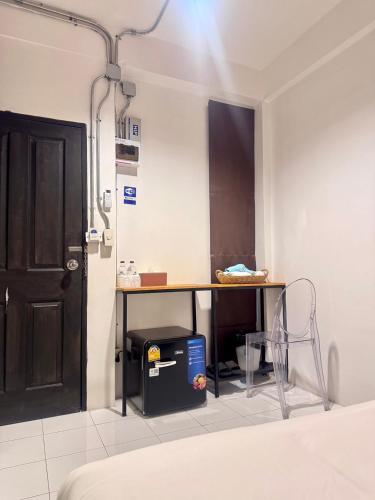 room detail thumbnail 2