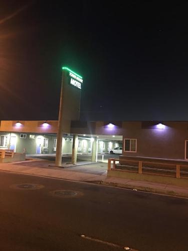 Town House Motel - image 9