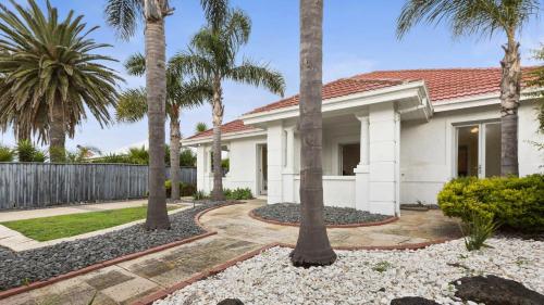 Marble Sands Beachside Stay at Rye