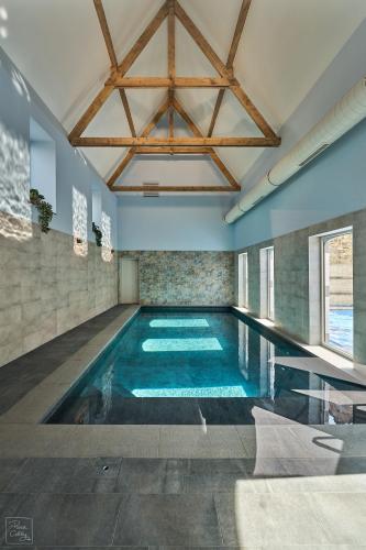 Les Campanes - Gîte Wellness 8 pers avec Piscine intérieure & Sauna - Proche Mons