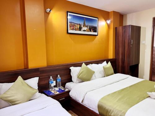 room detail thumbnail 2