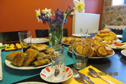 Food and beverages, Kokkymelon in Toxotes Xanthis
