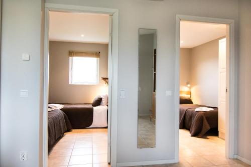 4 twin beds