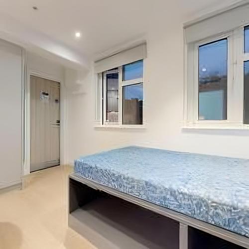 Stylish Silver Studio at Paddington Citi View