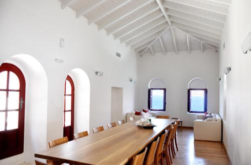 皮尔戈斯玛维罗米恰利酒店