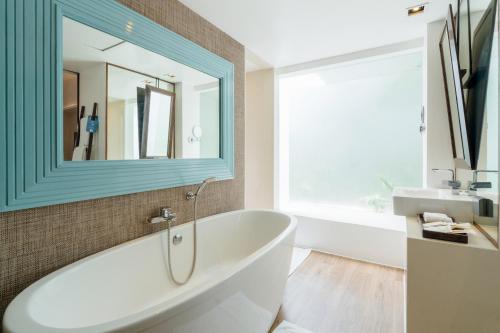 room detail thumbnail 2