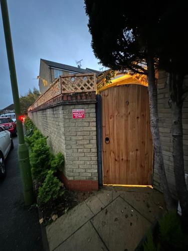 House, Watford