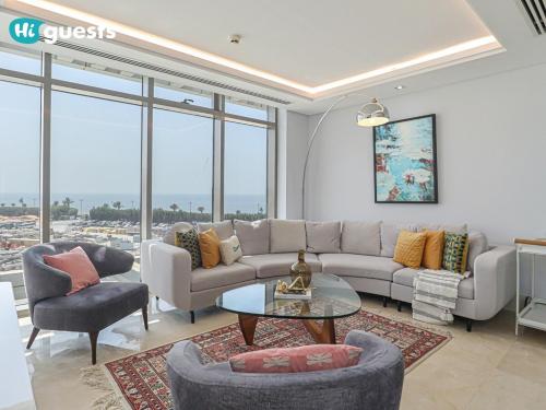 HiGuests - Oceanfront Luxurious 3BR at Th8 Palm Dubai