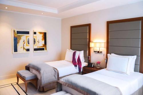 2 twin beds