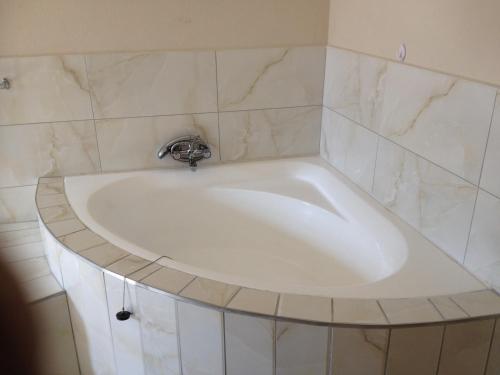 Kamar Mandi, Jessma Bed and Breakfast in Teluk Walvis