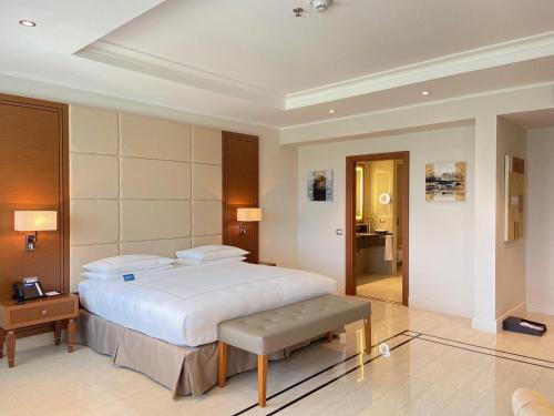 1 king bed, 1 sofa bed