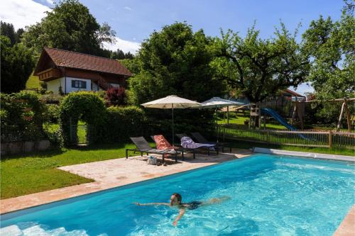 Peldbaseins, Ferienhof Sinz im Allgäu (Ferienhof Sinz im Allgau) in Weiler-Simmerberg