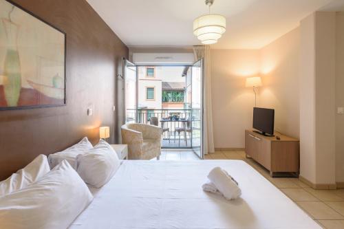 เรซิดโฮเต็ล ตูลุส ซองทร์ (Residhotel Toulouse Centre) near มหาวิหารแซ็งแซร์แน็ง