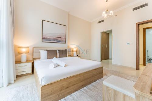 Walking distance to Dubai Mall and Burj Khalifa, Easy access to Dubai Metro and Top attractions, Dunya Tower, Downtown Dubai by Deluxe Holiday Homes, Dubaj (zdjęcie 6)