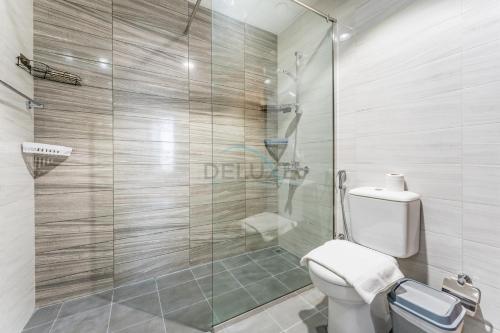 Walking distance to Dubai Mall and Burj Khalifa, Easy access to Dubai Metro and Top attractions, Dunya Tower, Downtown Dubai by Deluxe Holiday Homes, Dubaj (zdjęcie 7)