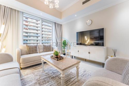 Walking distance to Dubai Mall and Burj Khalifa, Easy access to Dubai Metro and Top attractions, Dunya Tower, Downtown Dubai by Deluxe Holiday Homes, Dubaj (zdjęcie 3)