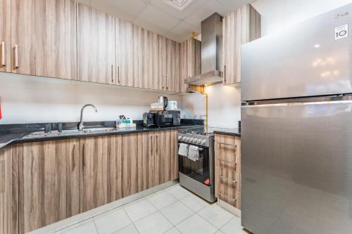 Walking distance to Dubai Mall and Burj Khalifa, Easy access to Dubai Metro and Top attractions, Dunya Tower, Downtown Dubai by Deluxe Holiday Homes, Dubaj (zdjęcie 5)