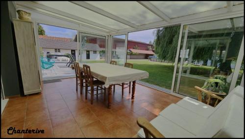 Echappée belle à la campagne avec piscine (Echappee belle a la campagne avec piscine) in Cormont