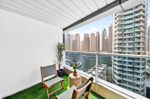 Luxury 2BR Marina View-walking distance to JBR beach, marina mall & metro, Dubaj