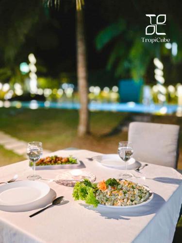 Lake View Resort by Tropicube in Pamunugama