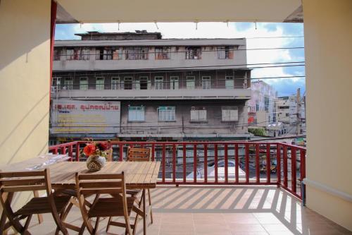 The Open House Cafe and Hostel, Бангкок