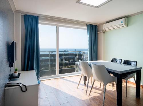 제주 토비스 콘도 (신관) (Jeju Tovice Condo (new building))