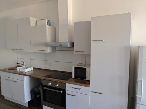 Konyha, Spacious Worker Apartments with Rooftop Terrace - Up to 21 Guests in ostringen