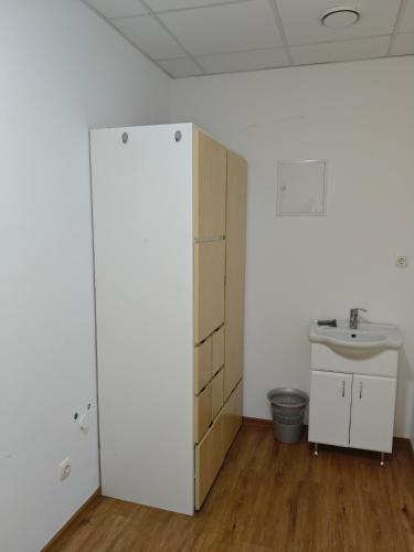 Spacious Worker Apartments with Rooftop Terrace - Up to 21 Guests in ostringen