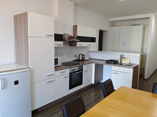 Létesítmények, Spacious Worker Apartments with Rooftop Terrace - Up to 21 Guests in ostringen