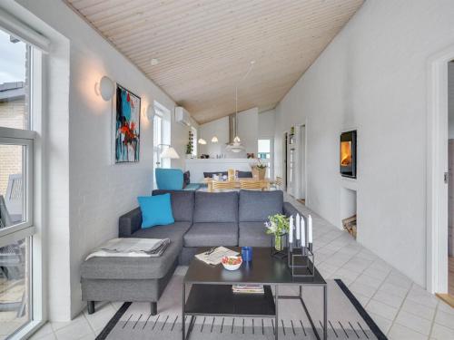 Holiday Home Evangelia - 1-2km from the sea by Interhome in 博島