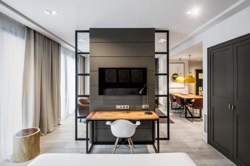 Superior One-Bedroom Apartment