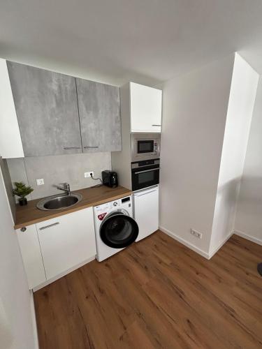 NEU Design Loft nähe Medienhafen mit Balkon, Düsseldorf (Foto 4)