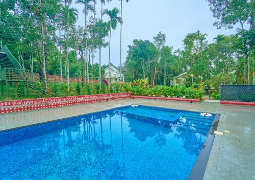 Zwembad, Kedara Resort Wayanad by VOYE HOMES in Sultan Bathery