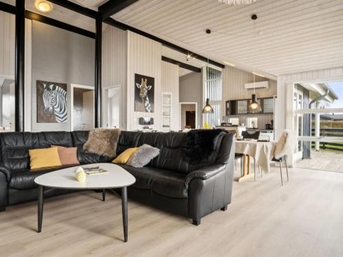 Holiday Home Sylvana - 400m from the sea by Interhome in Flovt