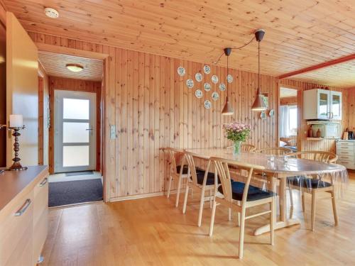 Holiday Home Ellyn - 500m from the sea by Interhome in Vikaer Strand