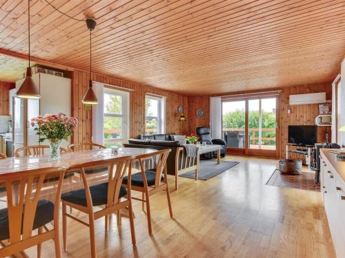 Holiday Home Ellyn - 500m from the sea by Interhome in Vikaer Strand