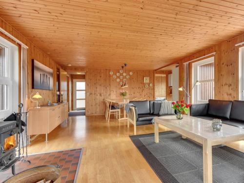 Holiday Home Ellyn - 500m from the sea by Interhome in Vikaer Strand