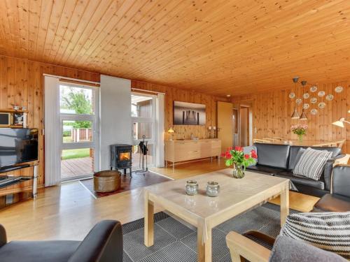 Holiday Home Ellyn - 500m from the sea by Interhome in Vikaer Strand