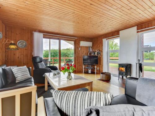 Holiday Home Ellyn - 500m from the sea by Interhome in Vikaer Strand