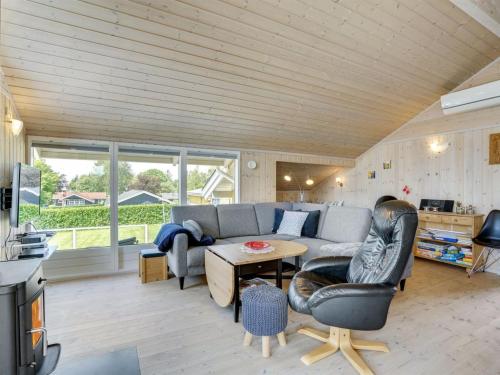 Holiday Home Albantine - 150m from the sea by Interhome in ไฮย์ลสมินเดอ