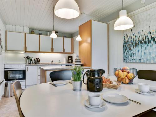 Holiday Home Hasti - 700m from the sea by Interhome in Stoense Udflyttere